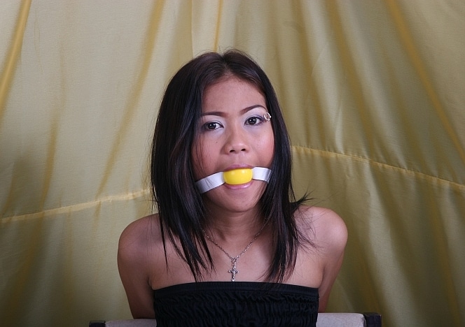 AZN_KAE_YellowRopesAndBallGagChair